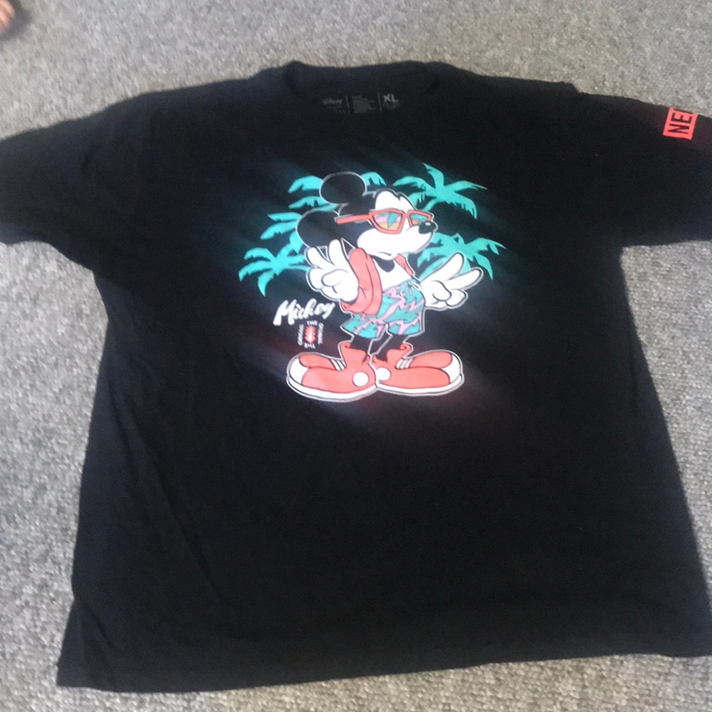 Men’s Mickey Mouse t shirt size XL
